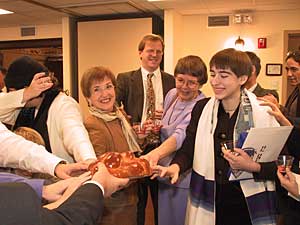 Saying the blessing over the Challah